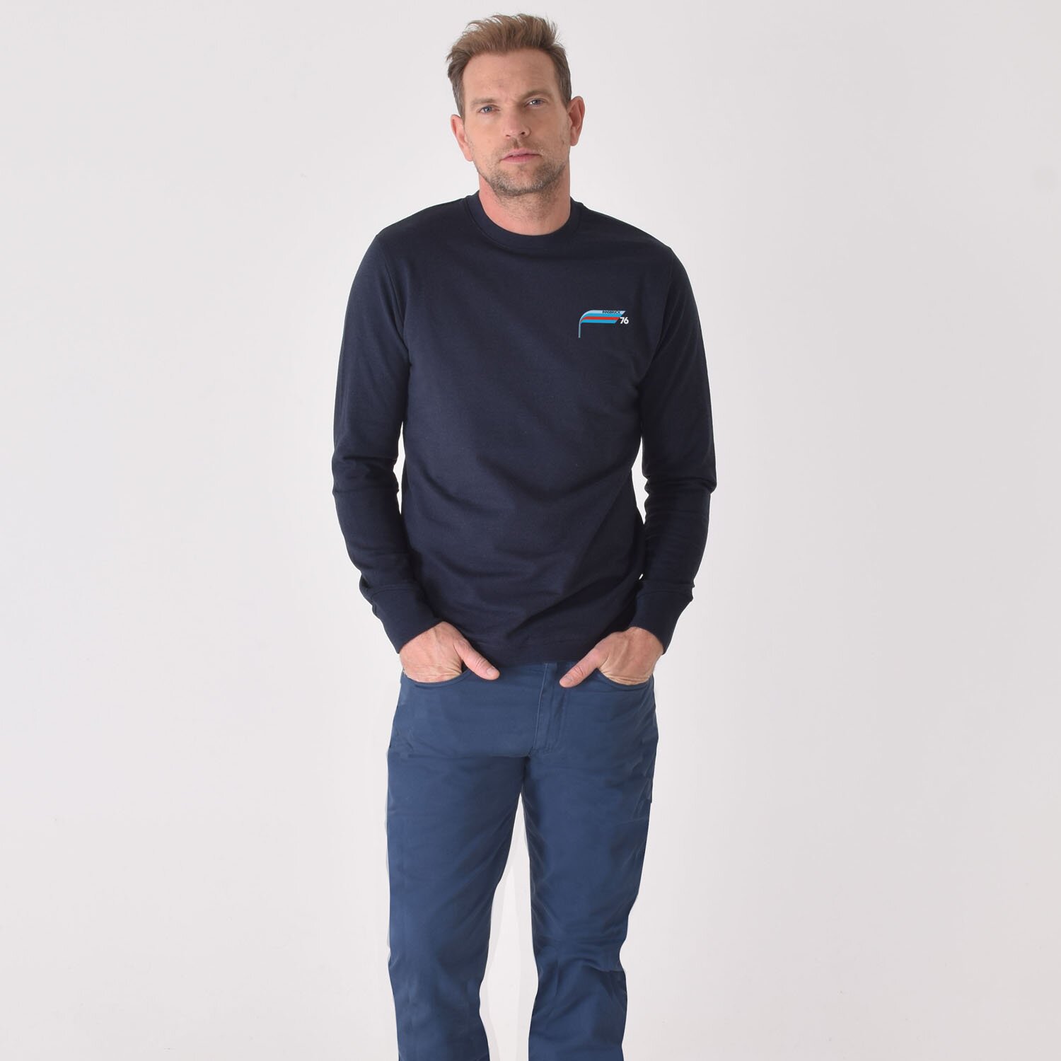 T-lab-Innsbruck-sweatshirt-navy-model3 T-lab-Innsbruck-sweatshirt-navy-