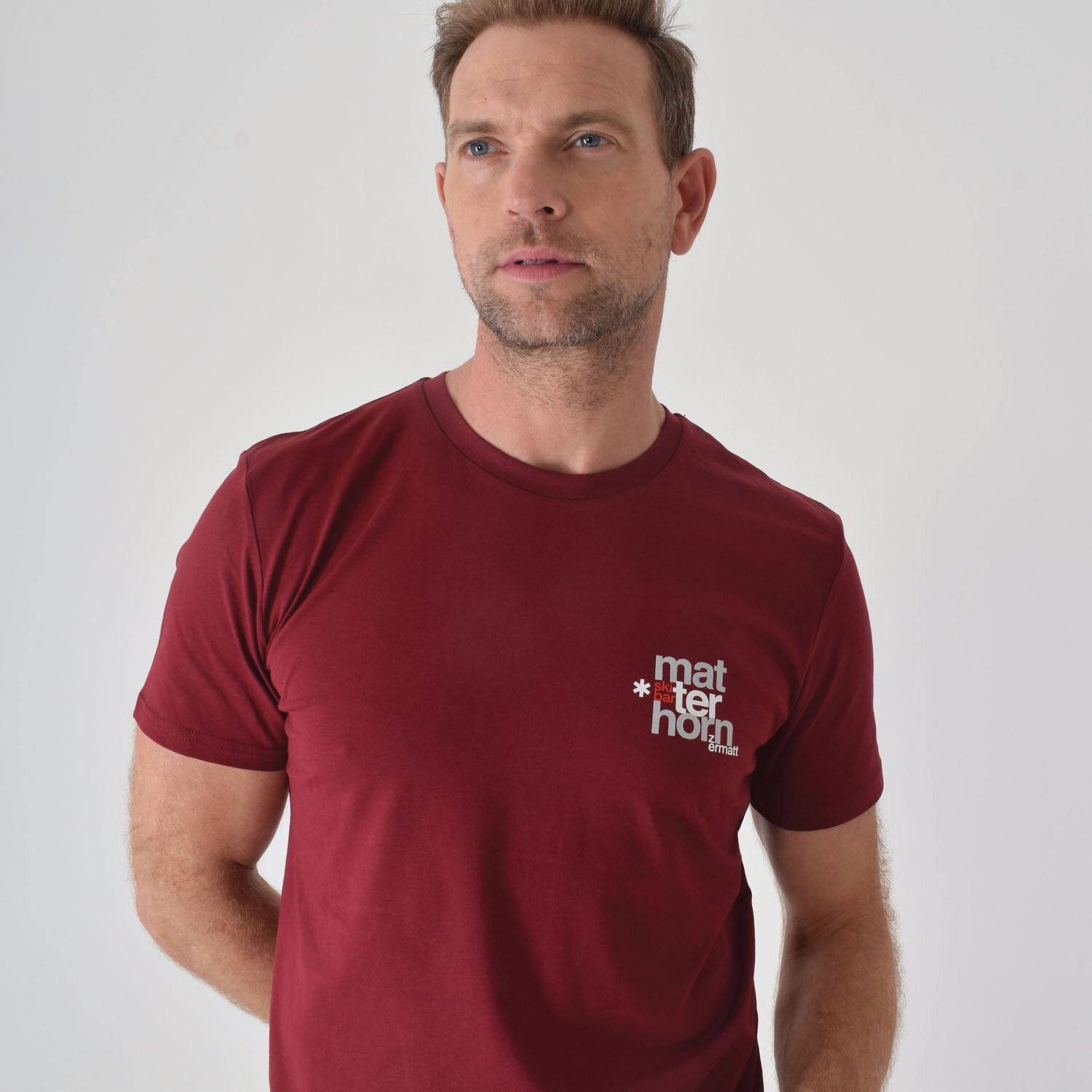 T-lab-Matterhorn-ski-t-shirt-burgundy-model-crop T-lab-Matterhorn-ski-t-shirt-burgundy