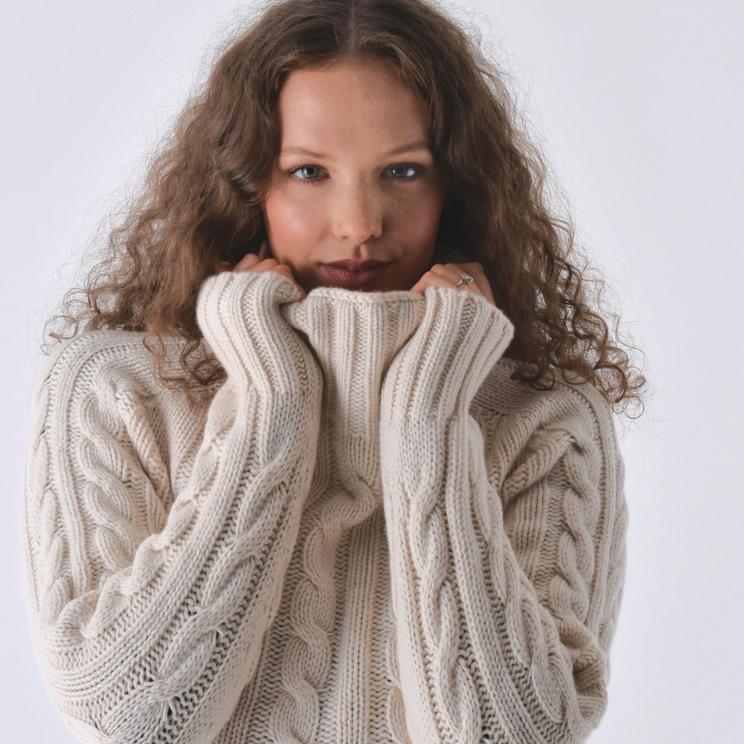 T-lab-Harry-womens-cable-sweater-white-model4